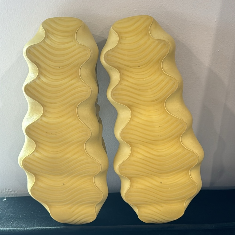 Yeezy 450 sulfur color size 7 women's shoes - Picture 5 of 8